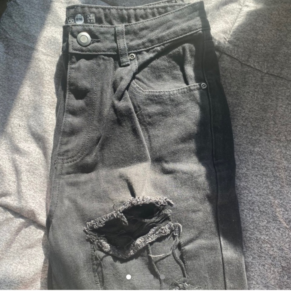 Black ripped mom jeans